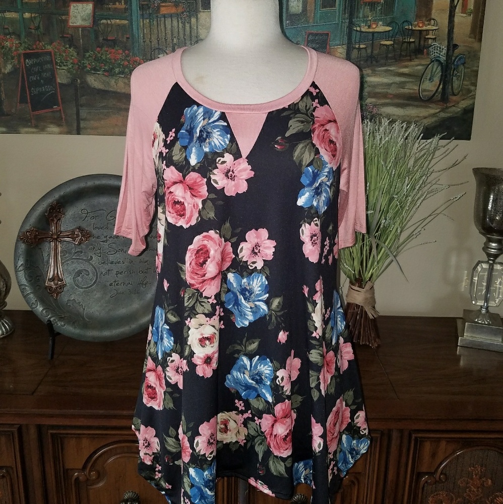 Floral shark bite top